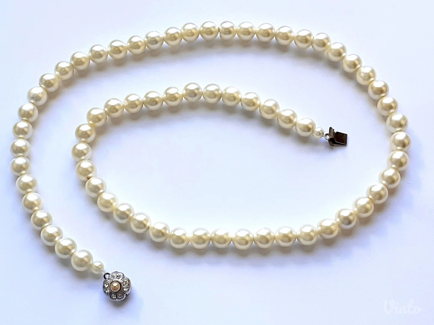 Lepa ogrlica, veštački biseri, 62cm, ukrasna kopča