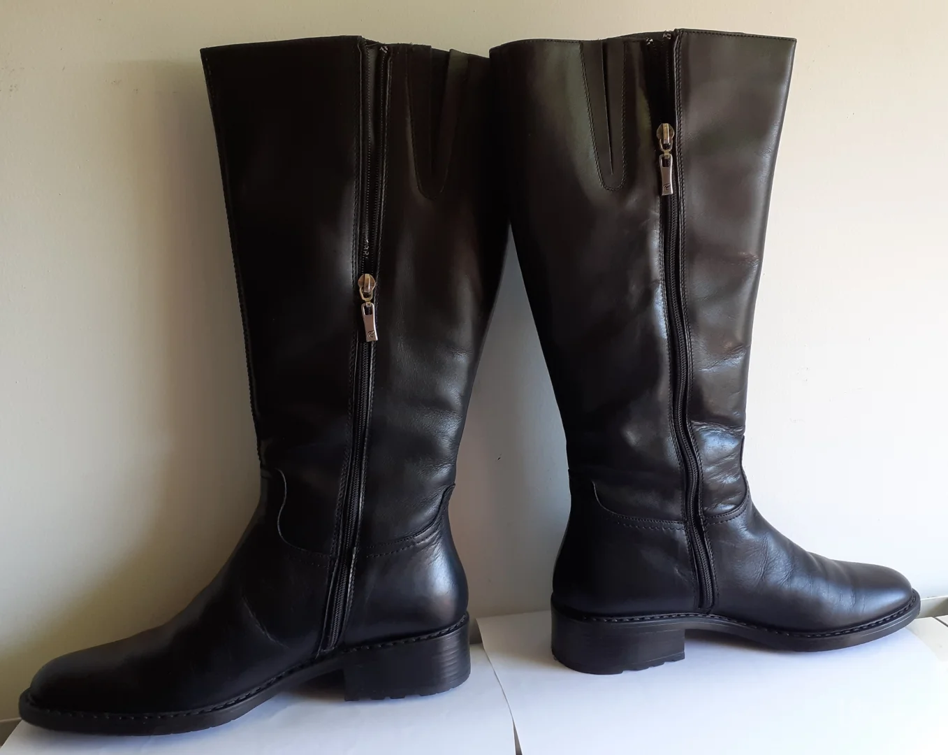 Crne čizme, tip bajkerske, PRAVA KOŽA, 39