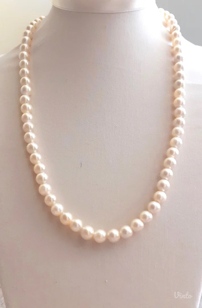 Lepa ogrlica, veštački biseri, 62cm, ukrasna kopča