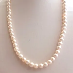 Lepa ogrlica, veštački biseri, 62cm, ukrasna kopča
