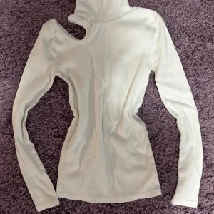 rolka bela sa golim ramenom S/M velicina