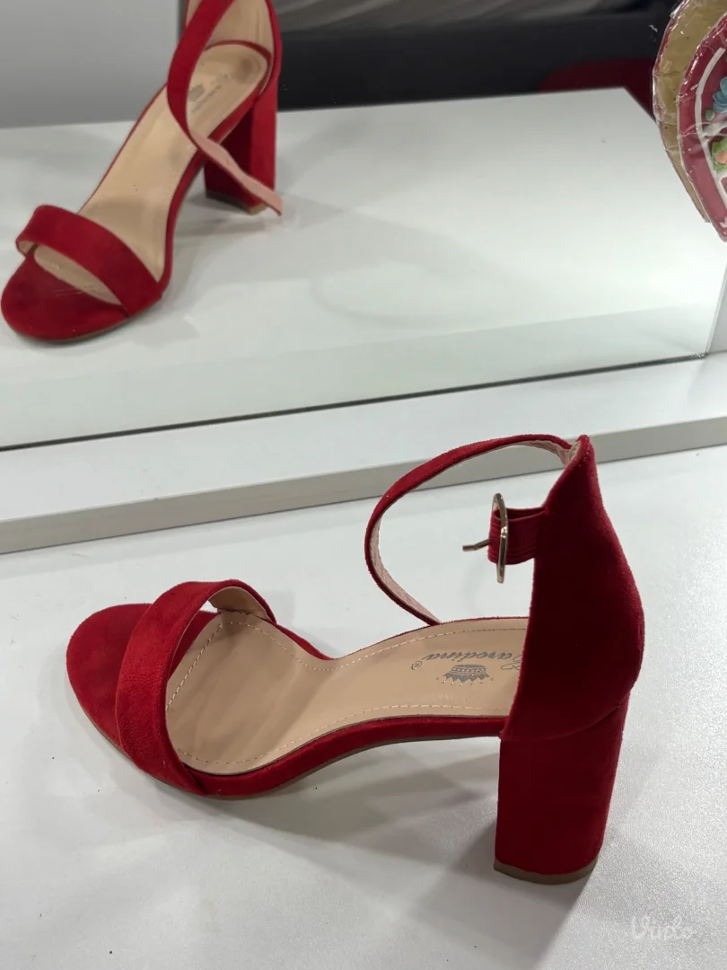 crvene sandale broj 37