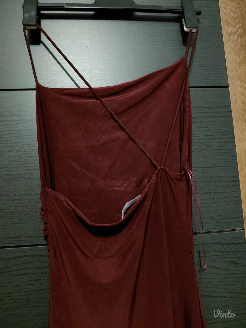 Elegantna bordo haljina