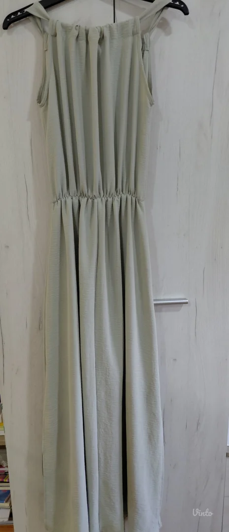 Duga svetlo zelena haljina