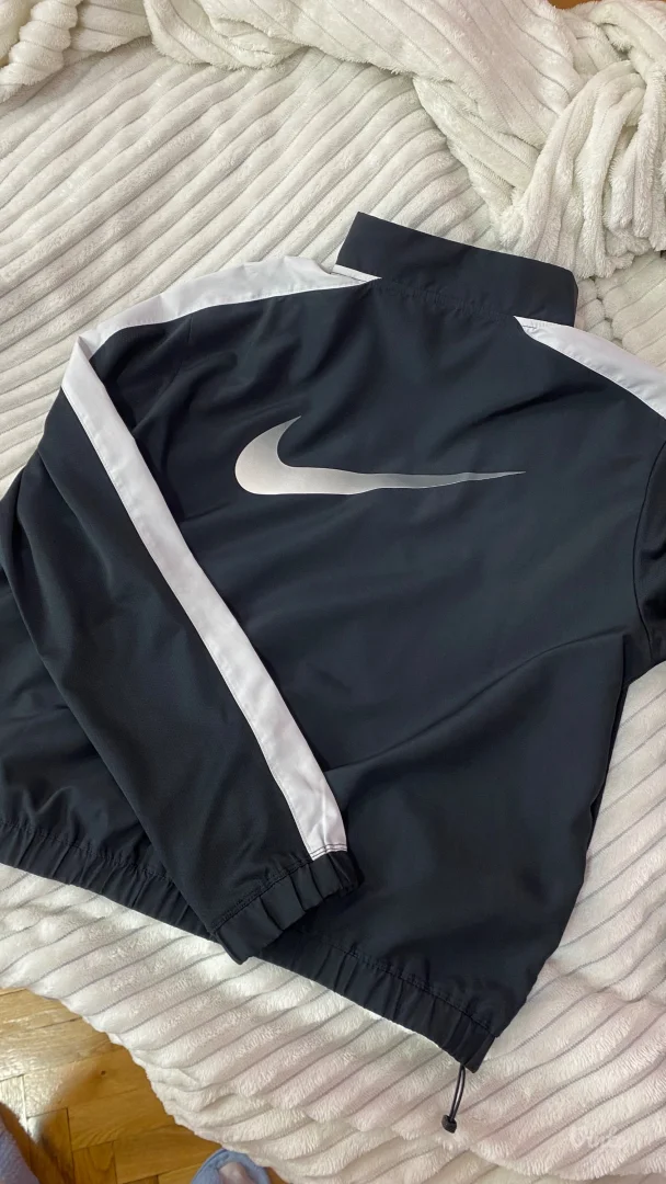 Zenska nike trenerka