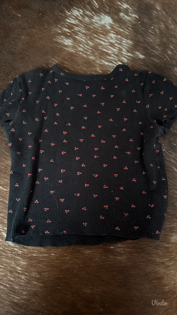 Bershka - Kratka Majica na višnje S