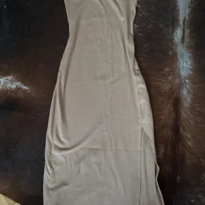 Bershka - Bež Dugačka Haljina M