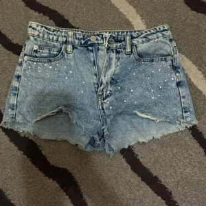 Cropp - Denim Šorc sa cirkonima XS/34