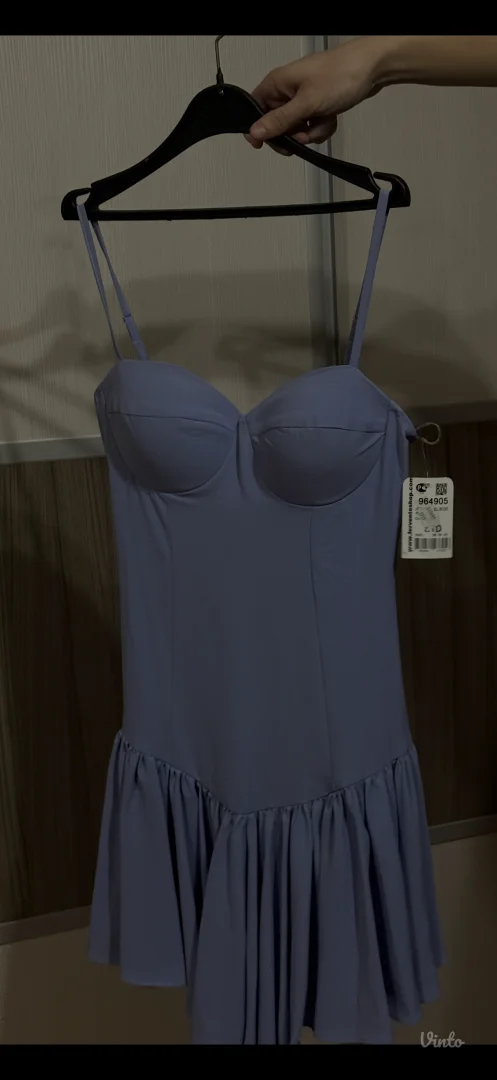 Kratka haljina sa etiketom