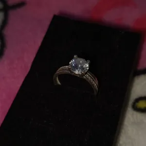 Prelep srebrni prsten – Klasičan model (Verenički stil)