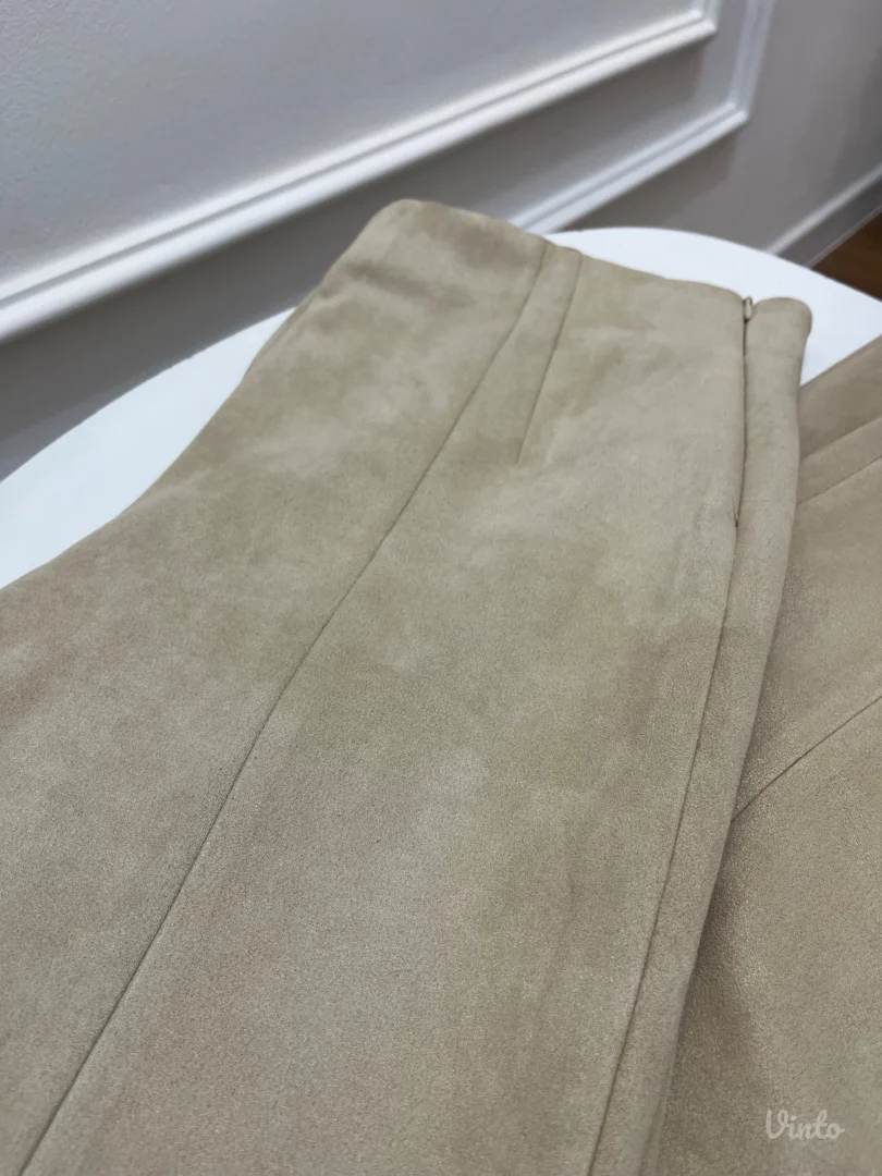 Zara bež pantalone od prevrnute kože