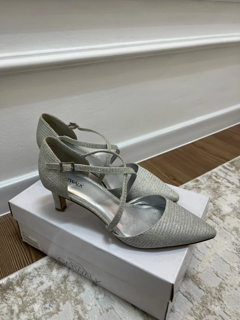 Srebrne štikle-Deichmann X Milica Pavlović