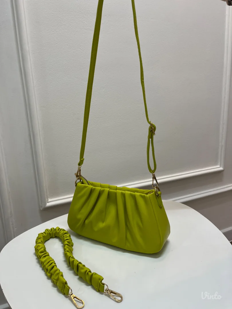 Zelena torbica sa dva kaiša