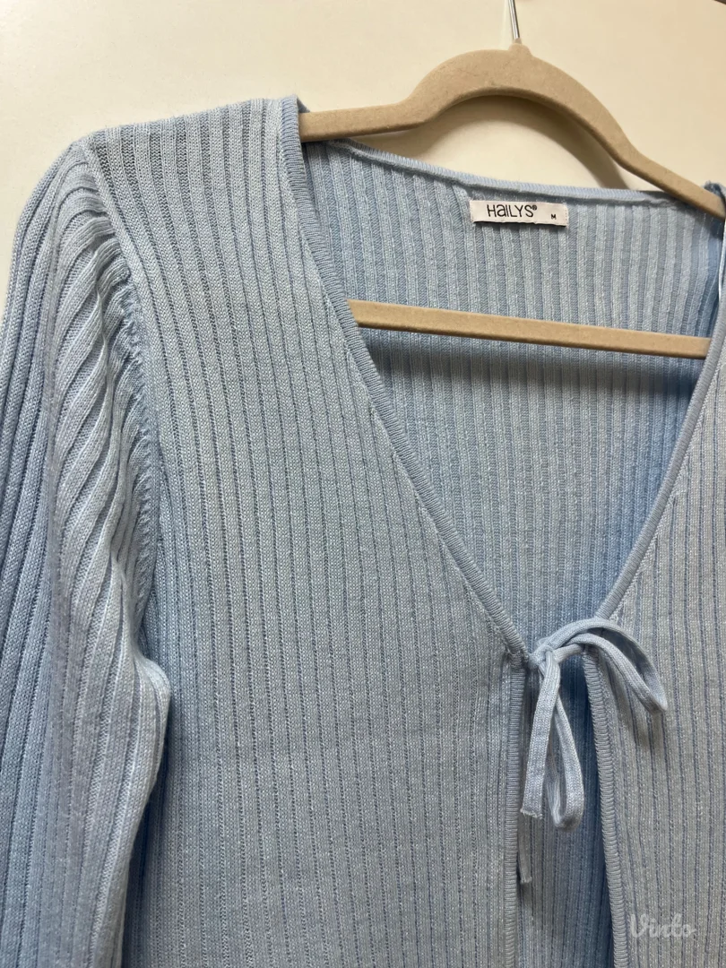 Top dugih rukava na vezivanje