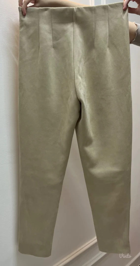 Zara bež pantalone od prevrnute kože