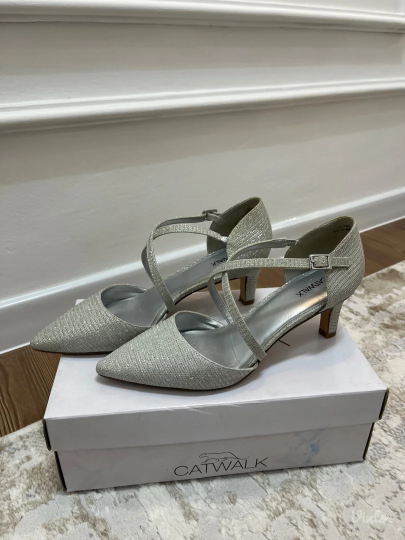 Srebrne štikle-Deichmann X Milica Pavlović