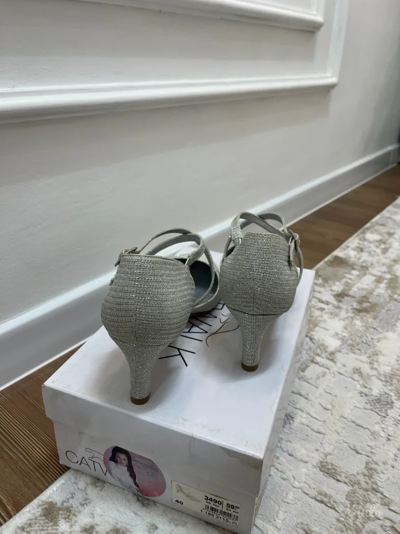 Srebrne štikle-Deichmann X Milica Pavlović