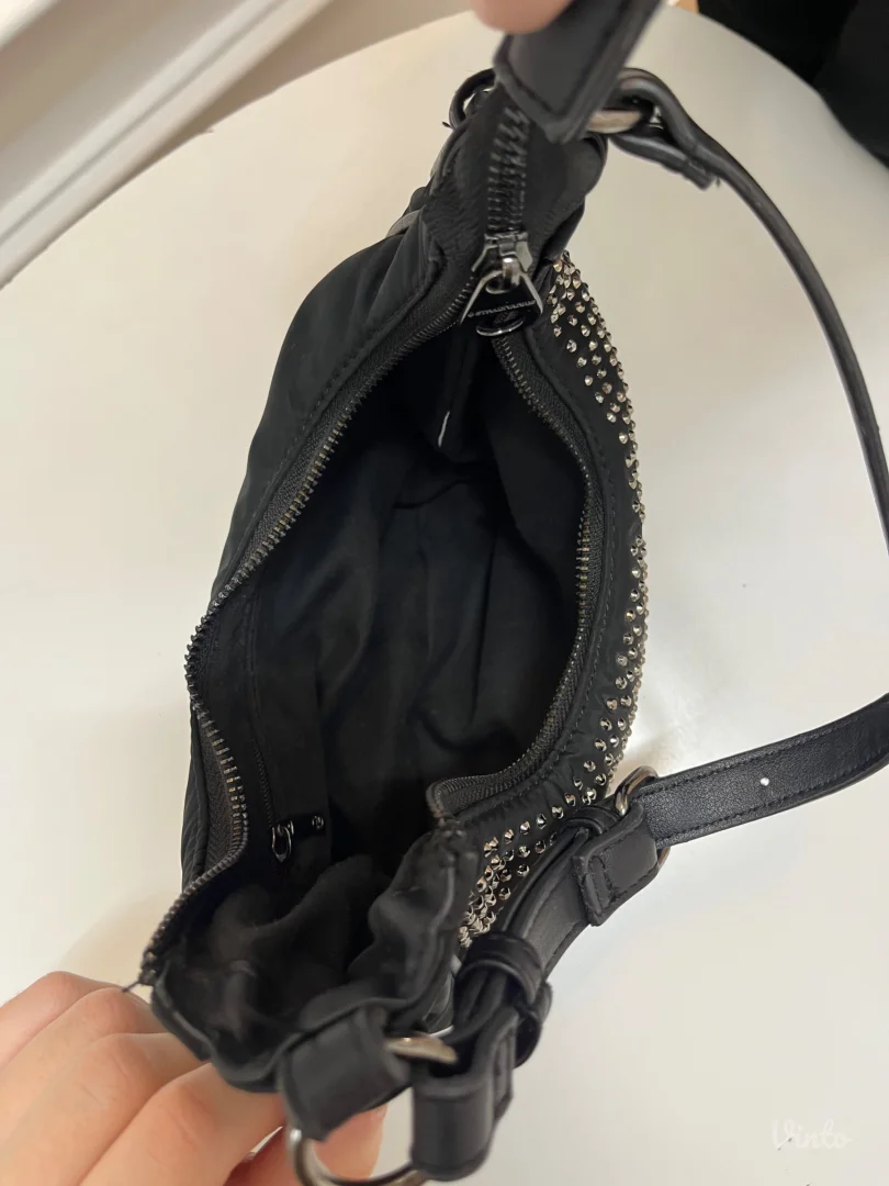 Crna torbica sa cirkonima