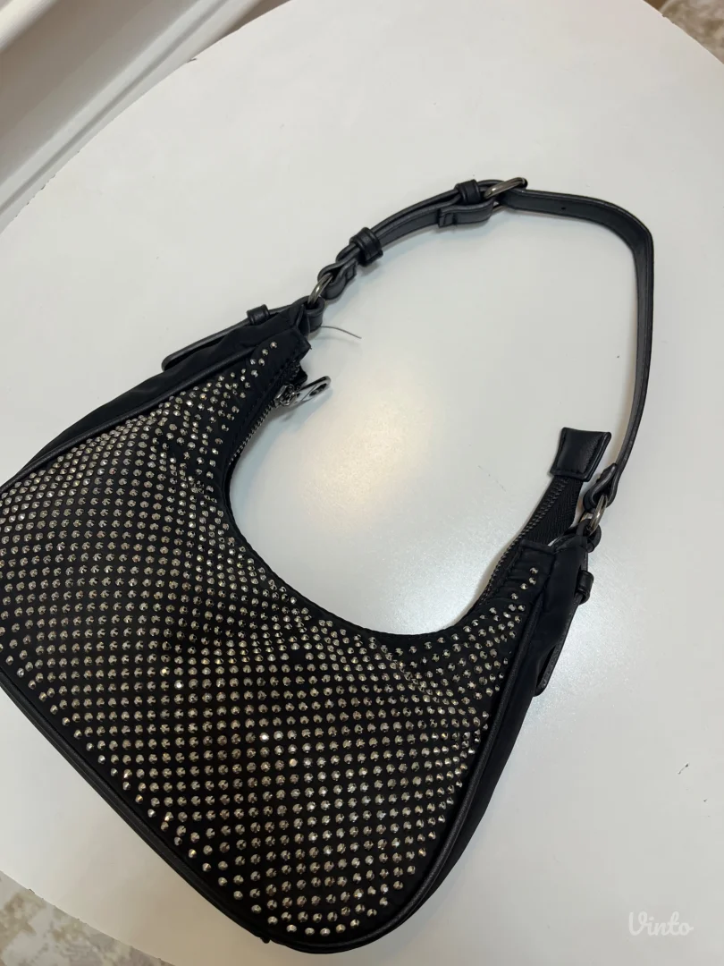 Crna torbica sa cirkonima