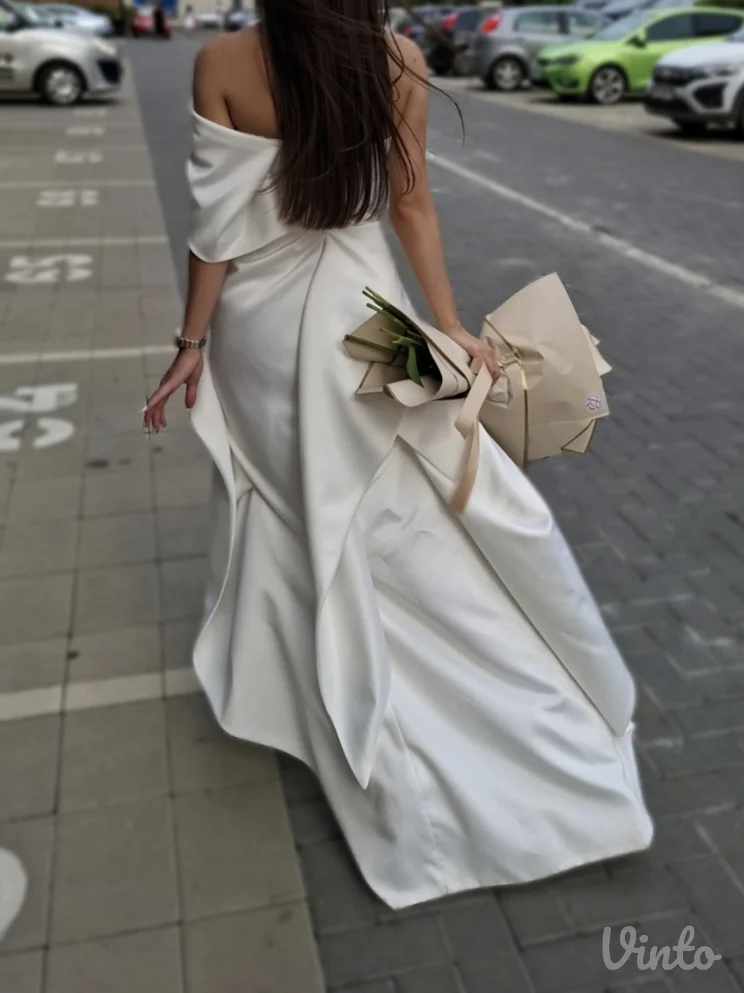 Bela haljina