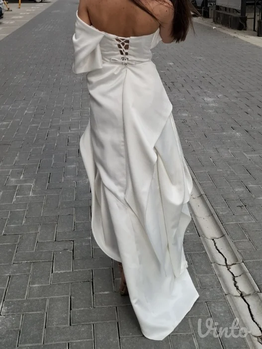 Bela haljina