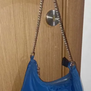 Stradivarius torbica