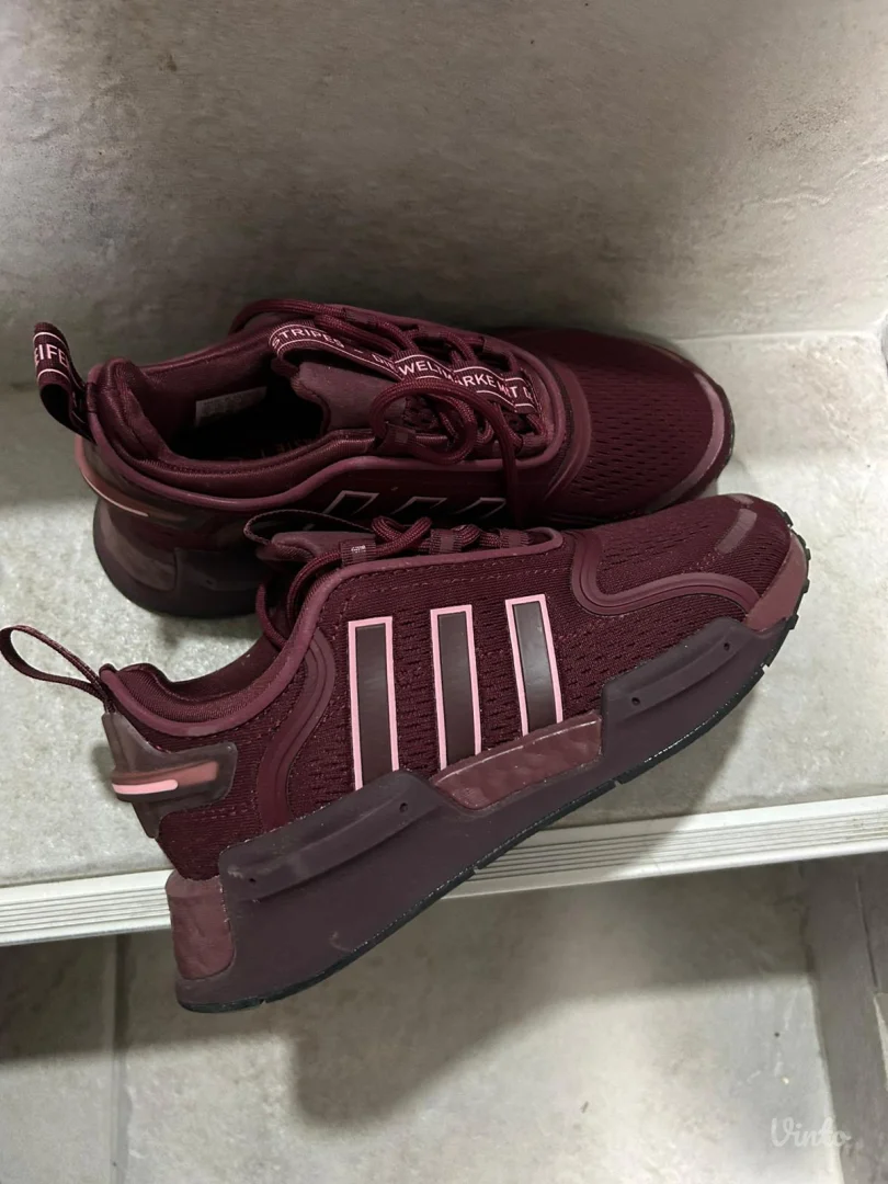 Nove Adidas patike 36.br