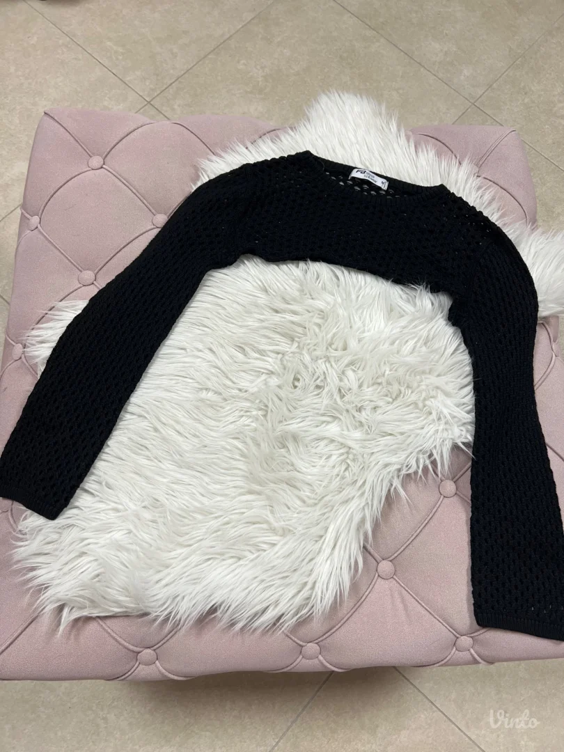 New Yorker crni kratki džemper