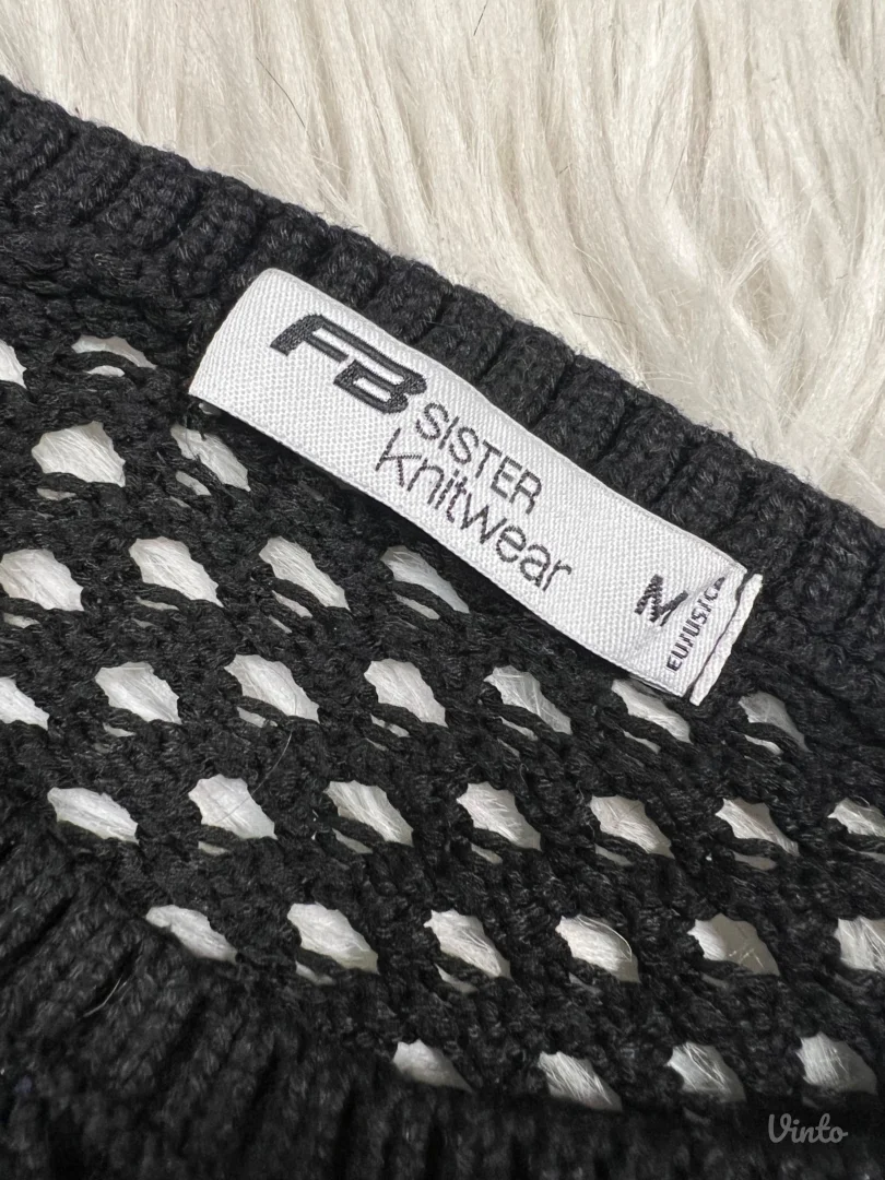 New Yorker crni kratki džemper