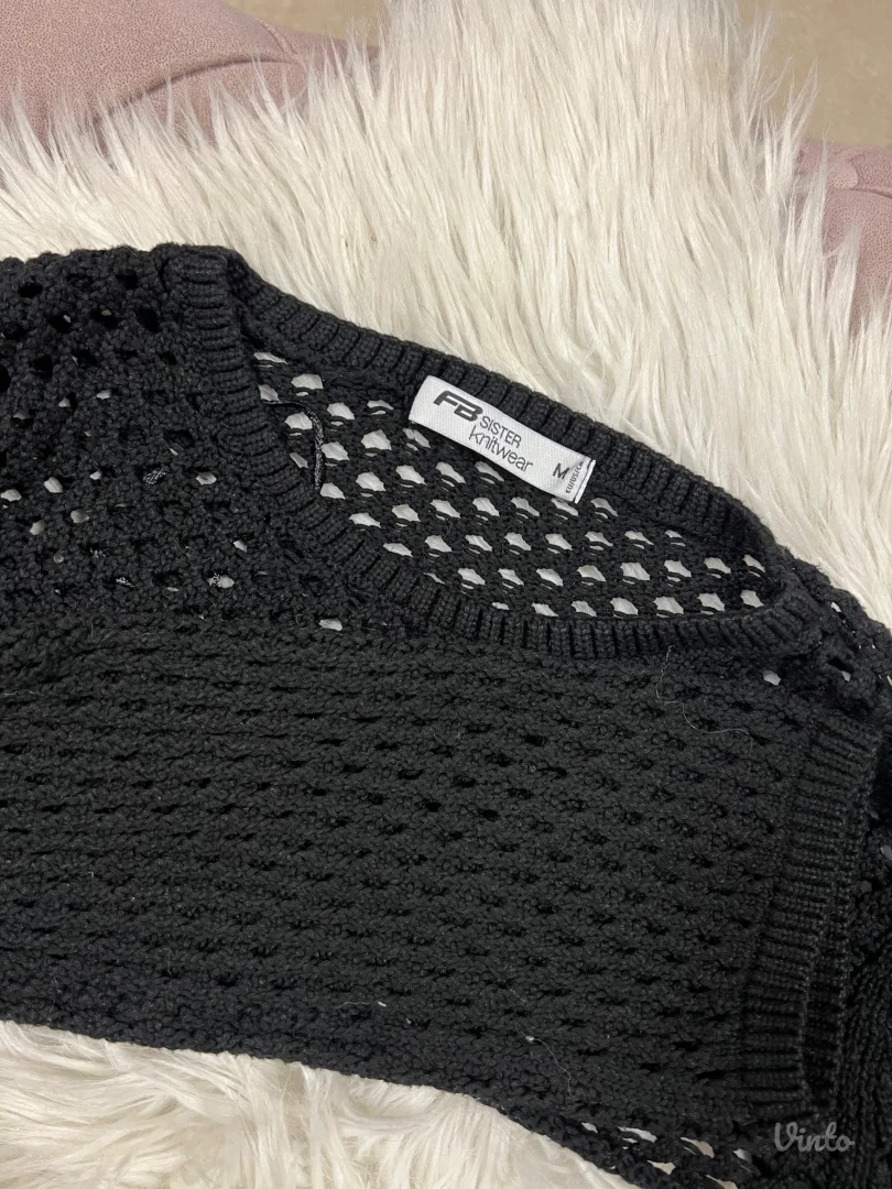 New Yorker crni kratki džemper