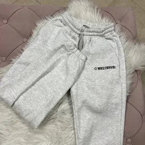 Wrstbhvr trenerica, M