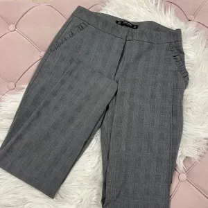 Zara pantalone, S