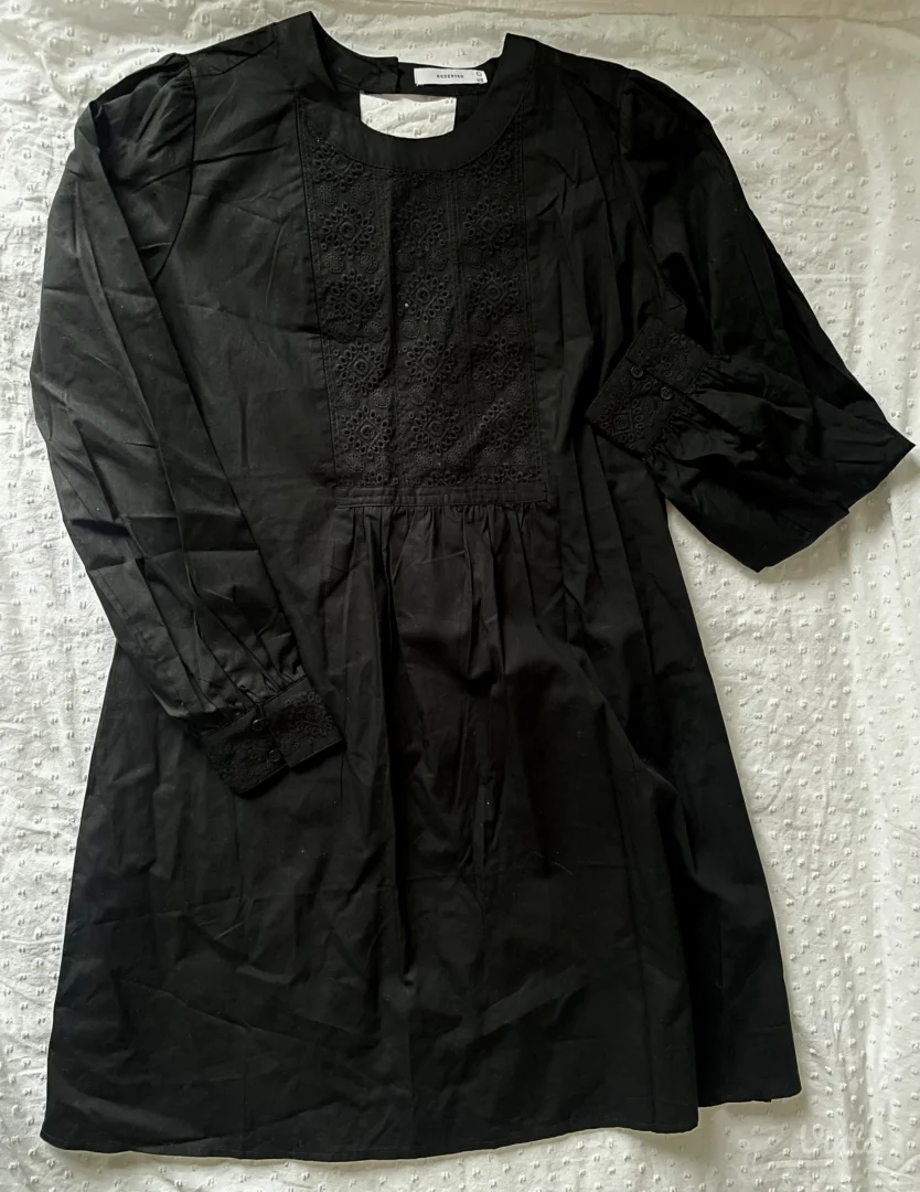 Reserved haljina sa vezom