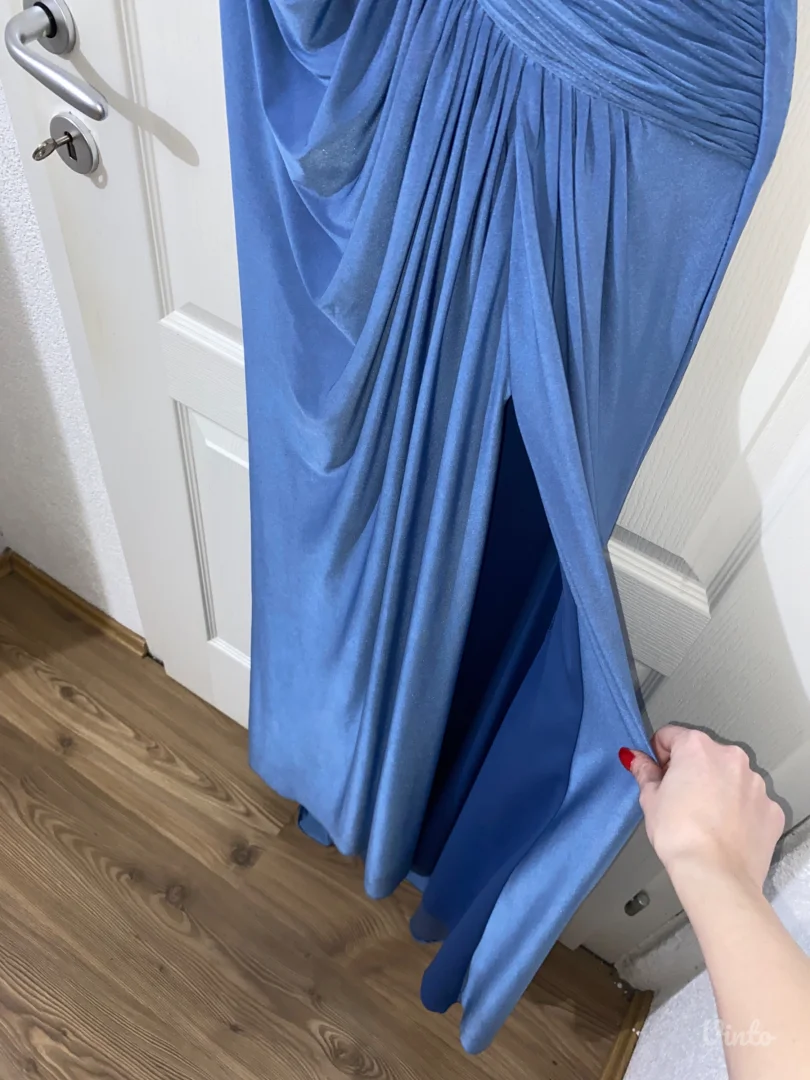 Plava svečana haljina