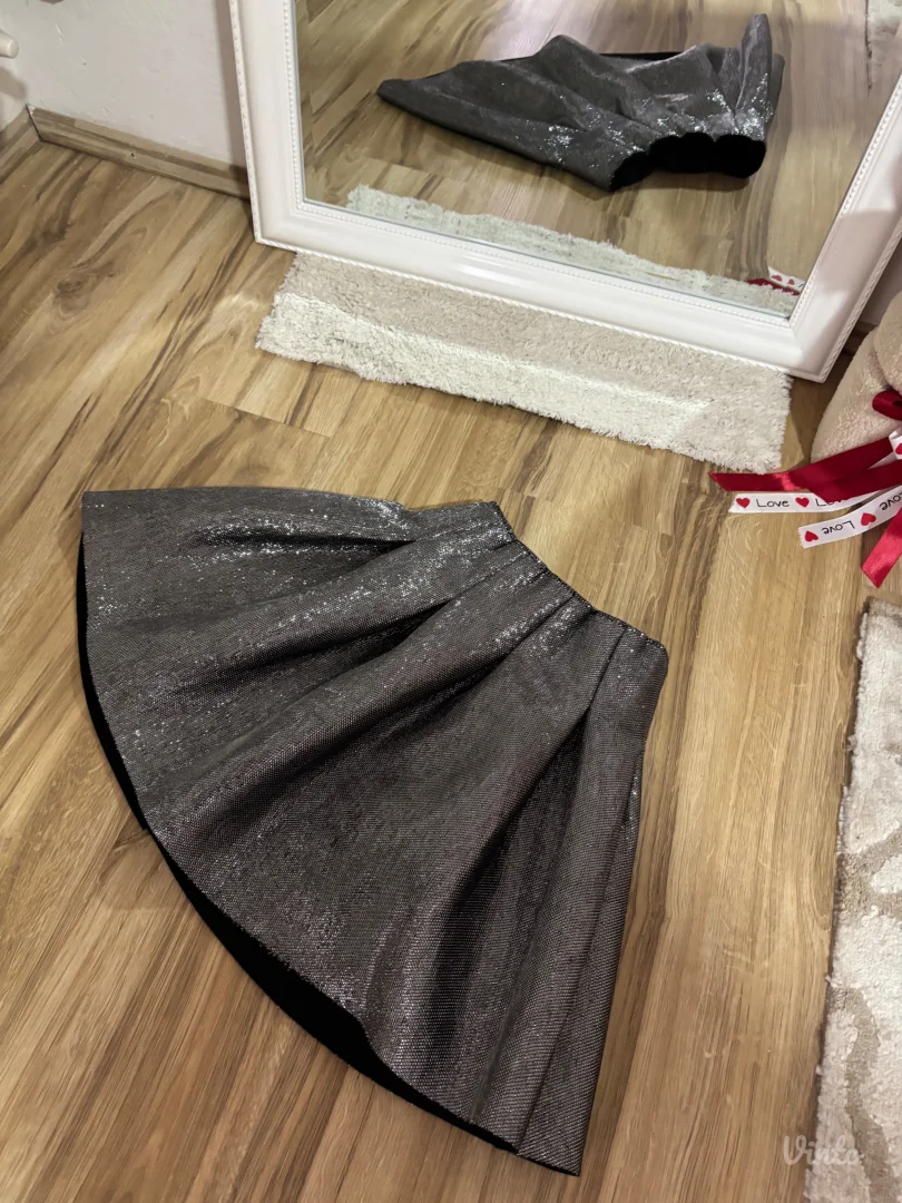 Siva suknjica-nova bez etikete