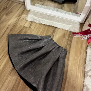 Siva suknjica-nova bez etikete