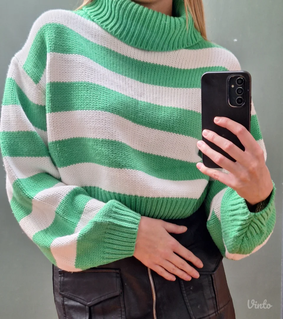 Zeleni džemper na pruge