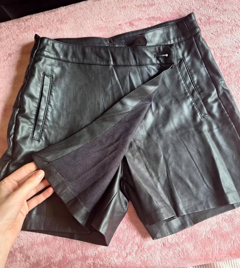 Reserved kožni šorts/suknjica