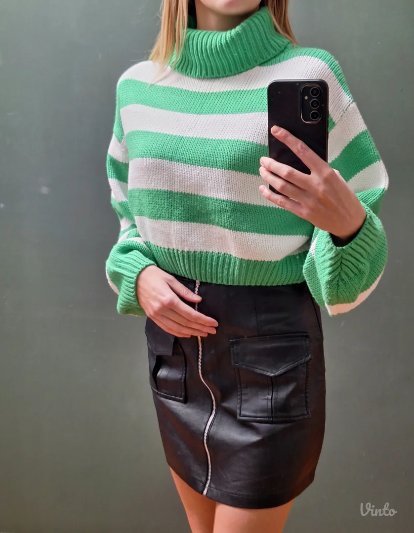 Zeleni džemper na pruge
