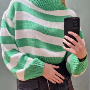Zeleni džemper na pruge