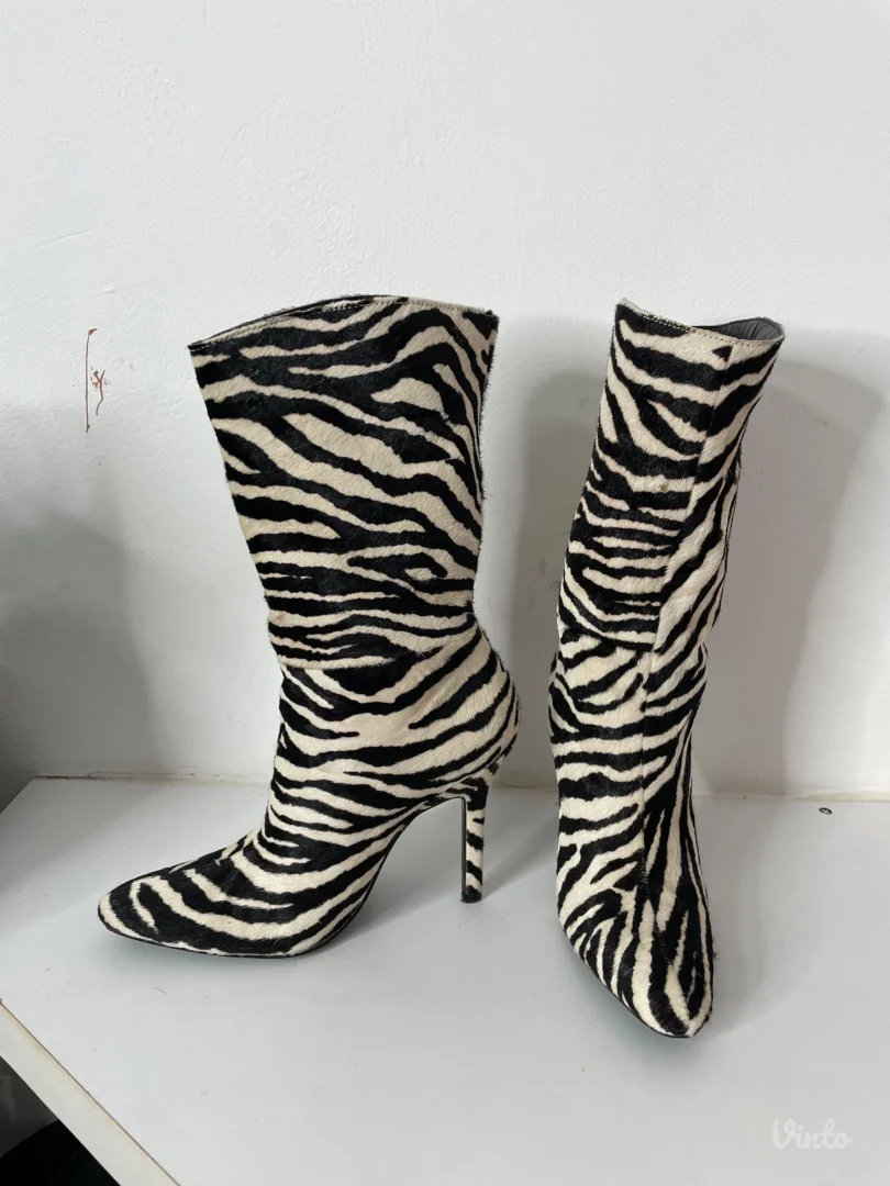 Zara cizme-prirodna kravlja dlaka 36