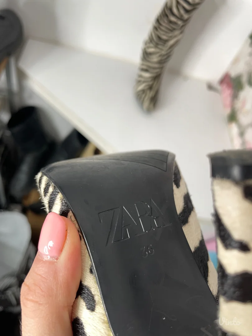 Zara cizme-prirodna kravlja dlaka 36