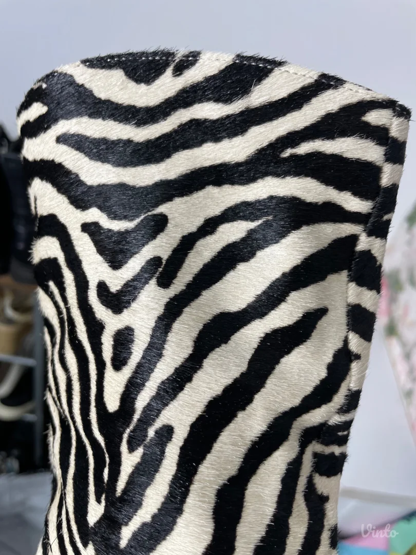 Zara cizme-prirodna kravlja dlaka 36