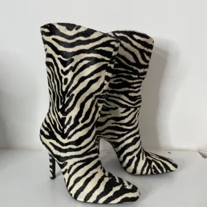 Zara cizme-prirodna kravlja dlaka 36