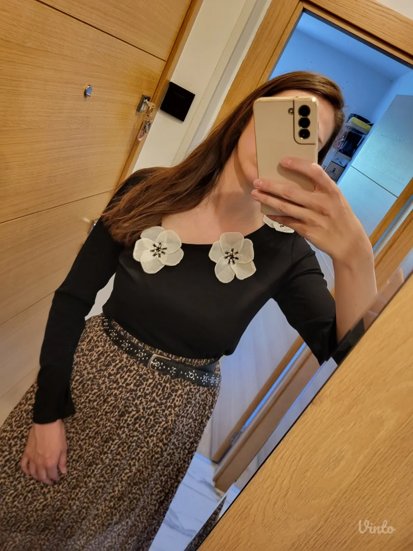 Majica sa 3D cvetovima