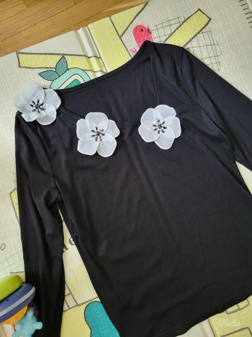 Majica sa 3D cvetovima