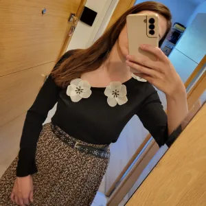 Majica sa 3D cvetovima