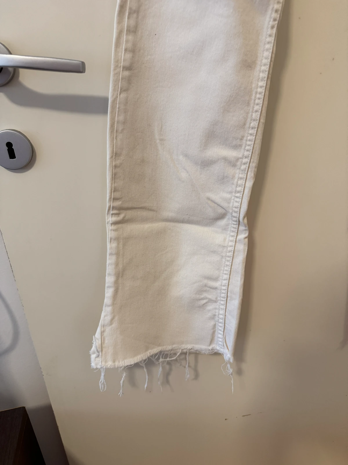 Ekru pantalone zvoncare