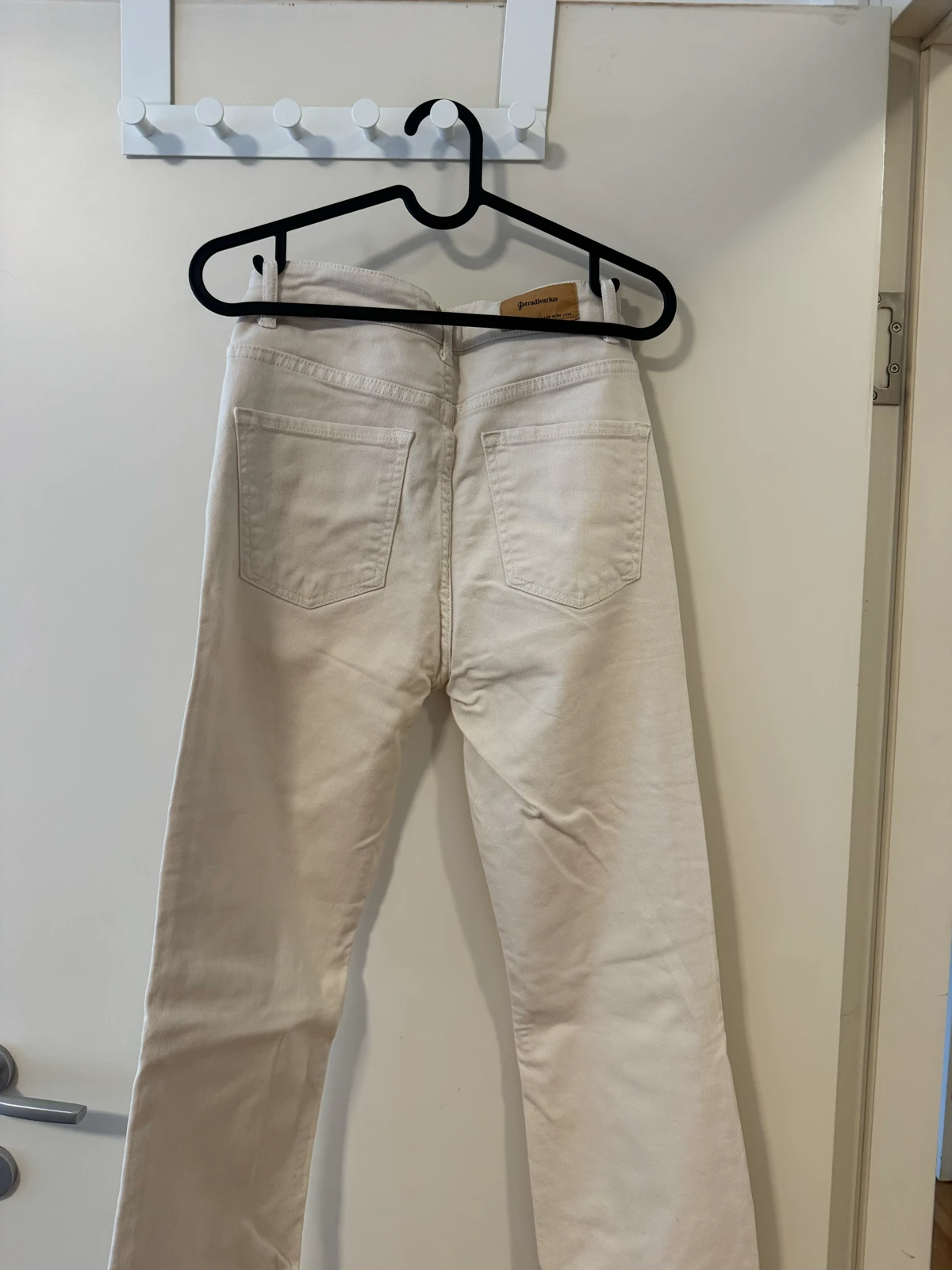 Ekru pantalone zvoncare