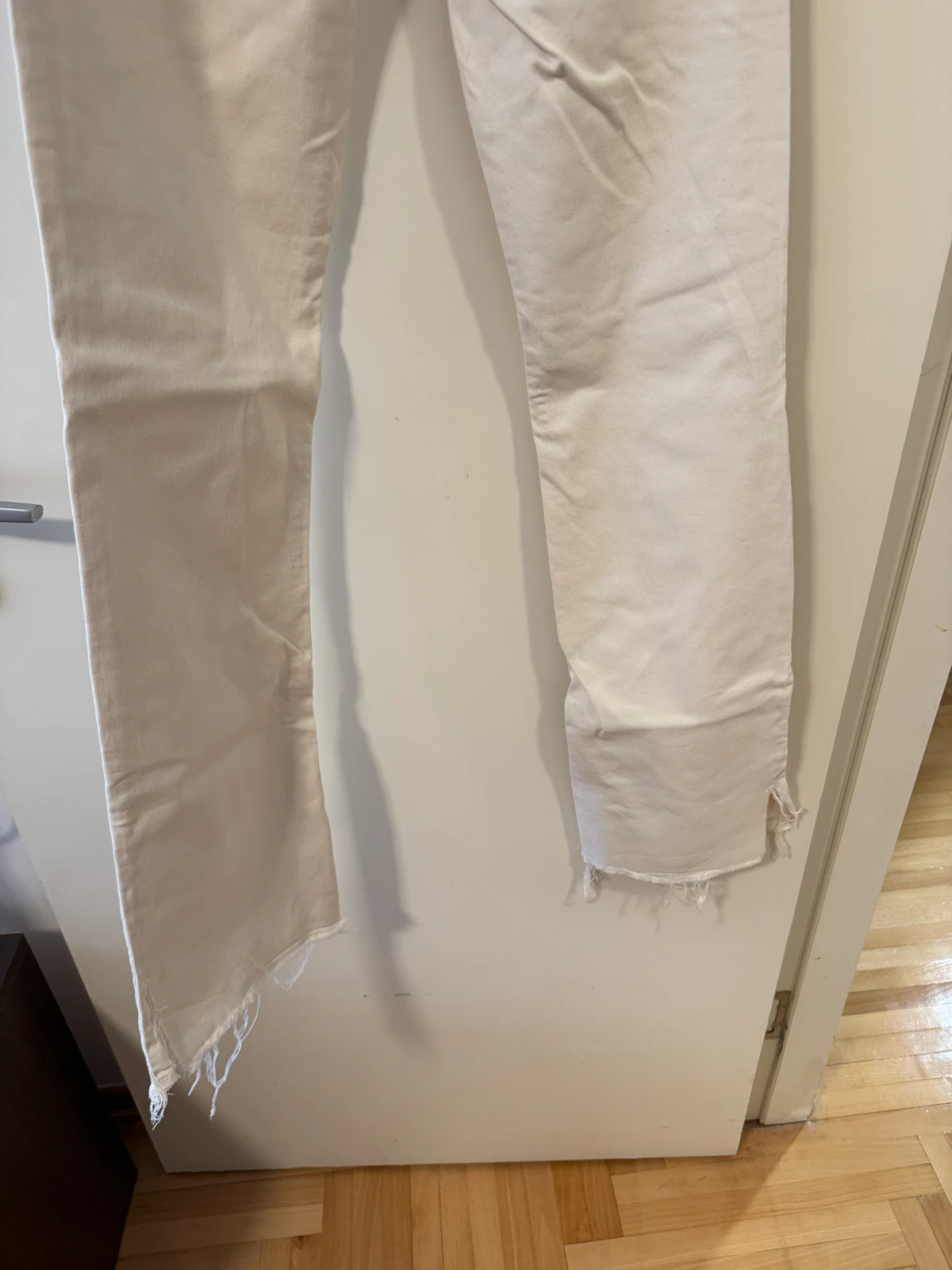 Ekru pantalone zvoncare